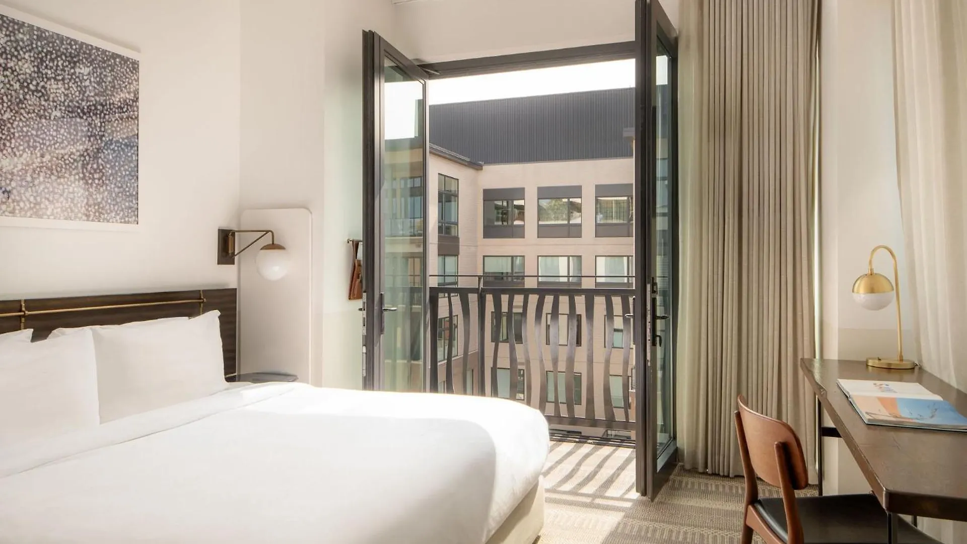 Halcyon - A Hotel In Cherry Creek